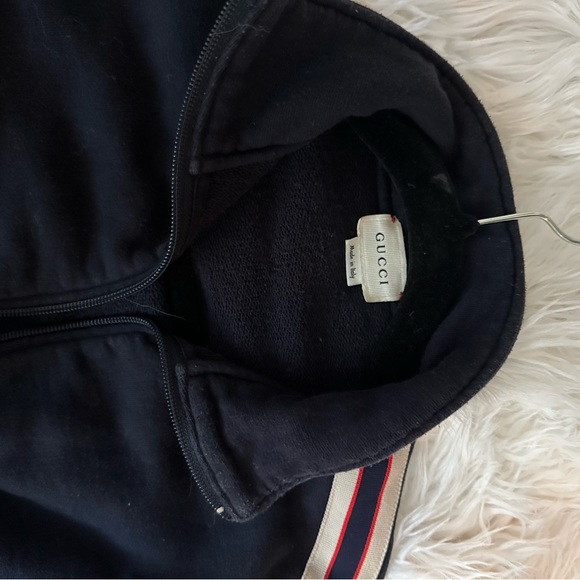 Gucci clothing from store Xs-s can fit - Picture 2 of 3